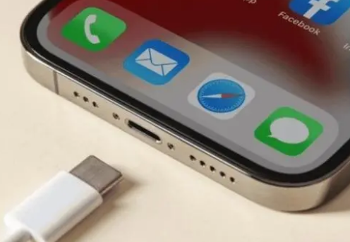 开化苹果15维修分享iPhone15改USB-C接口后能和安卓用户互借充电器吗 